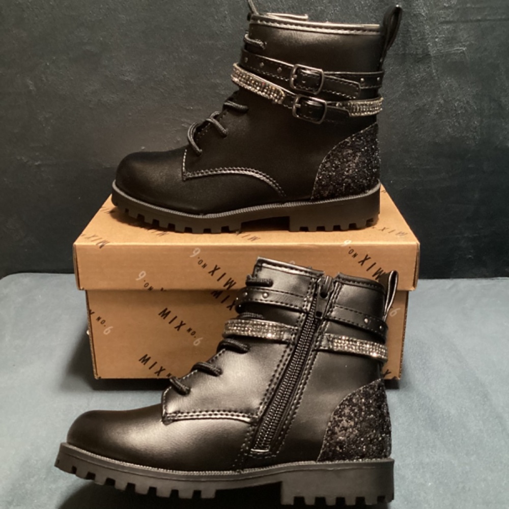 Girls Black Boots - Picture 15 of 16